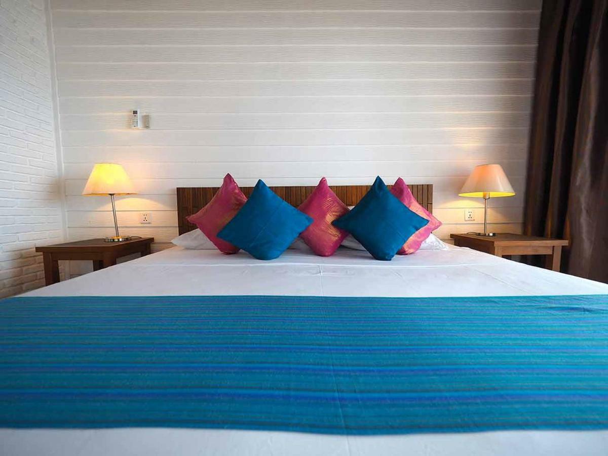 White Sands Beach Resort Lembeh Bitung Exterior photo